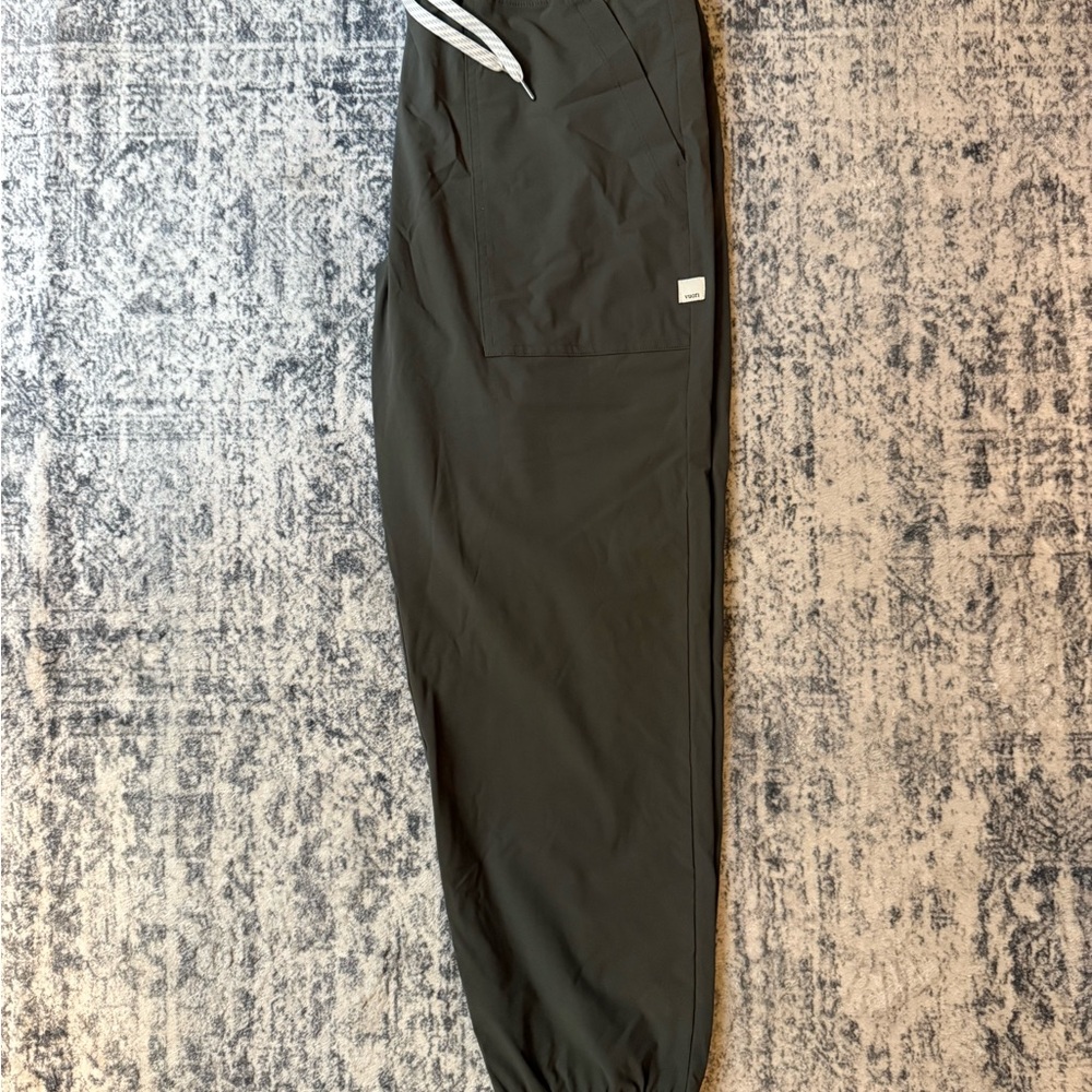 Vuori - Women’s Miles Jogger (Green) UNWORN